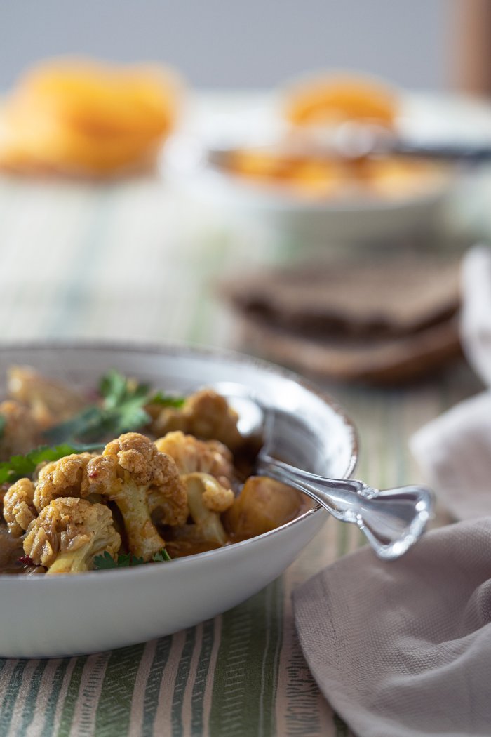 Curry suave de coliflor y garbanzos